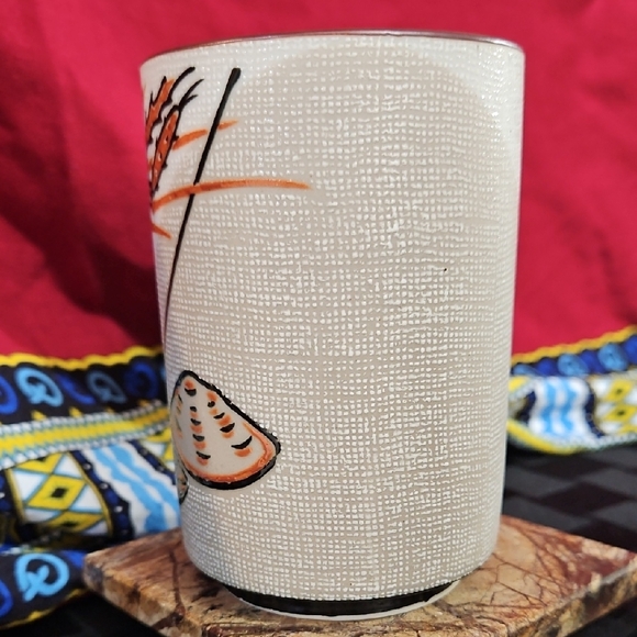 Japanese Yunomi, Handleless Teacup, Featuring a Shrimp or Lobster - Picture 5 of 9